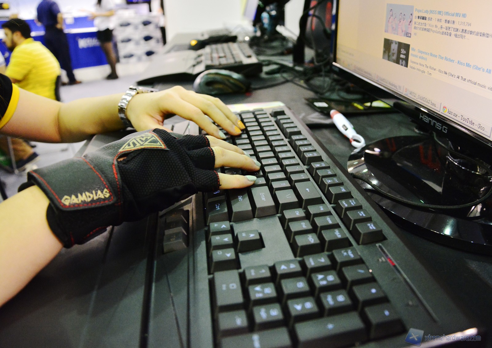 ARES-GKB6010 presenting