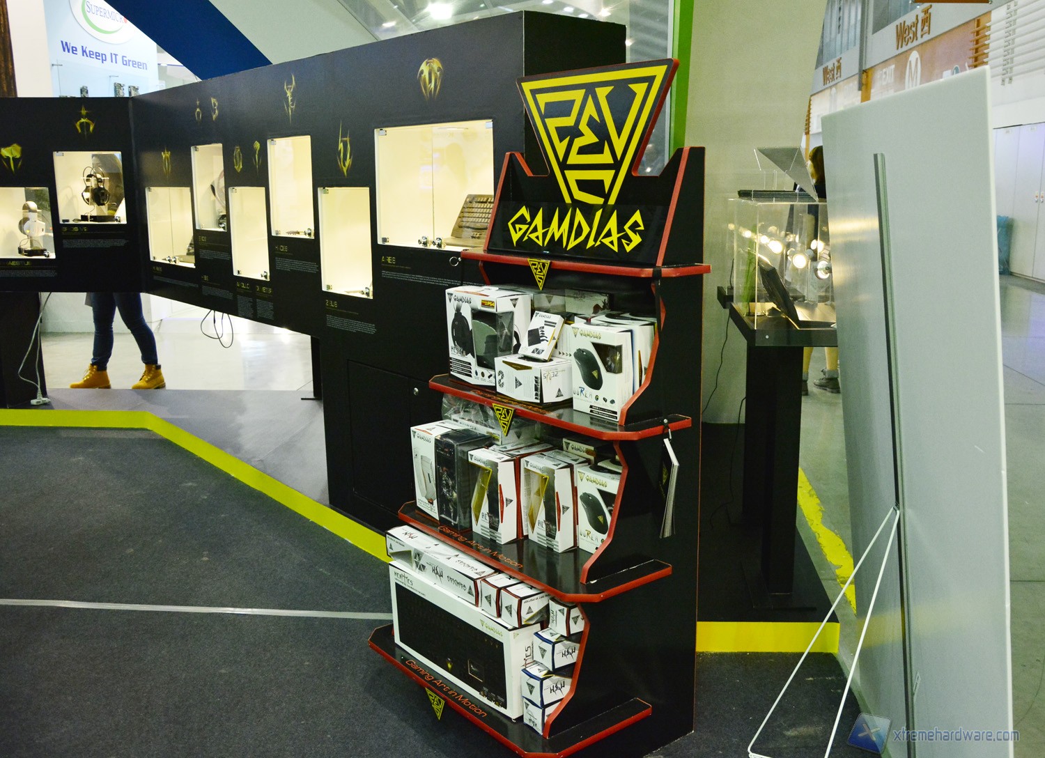 GAMDIAS display stand